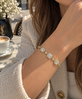 14K goldplated halo armband met princess cut zirkonia aan de pols