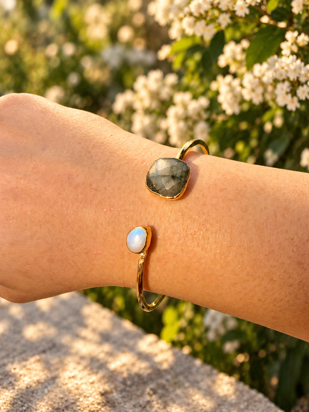 Zivèra Labradoriet & İnci Cuff — 18K Goldplated | Handgemaakt