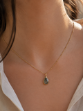 Zivèra Peridot Druppel Ketting | 18K Goldplated — Handgemaakt