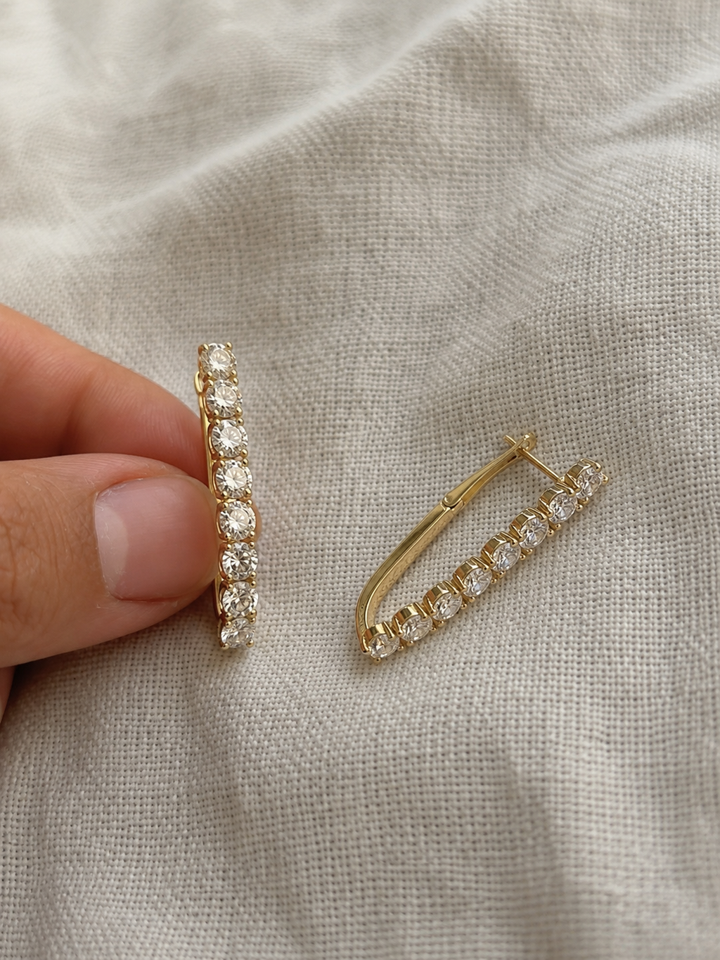 Zivèra Kristallen Rechthoekige Hoops | 14K Goldplated
