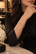 14K goldplated tennisarmband met afwisselende ronde en vierkante zirkonia aan de pols