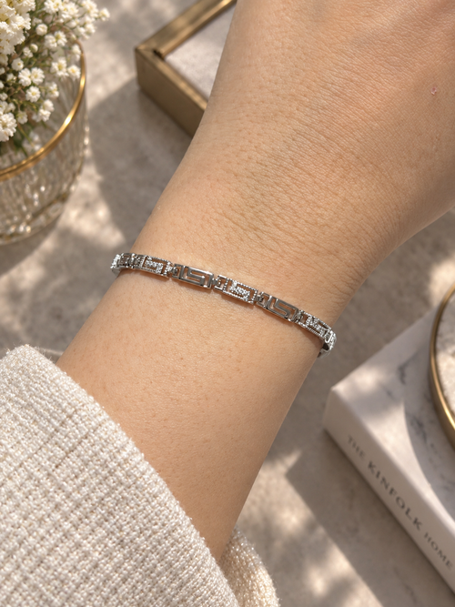 14K white goldplated baguette armband met zirkonia aan de pols