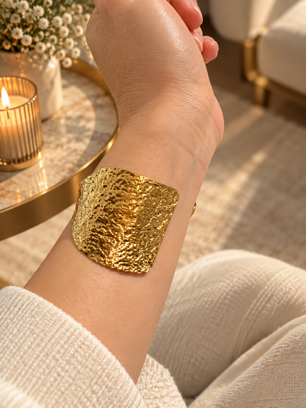 Zivèra Martelé Bangle — 14K Goldplated | Verstelbaar